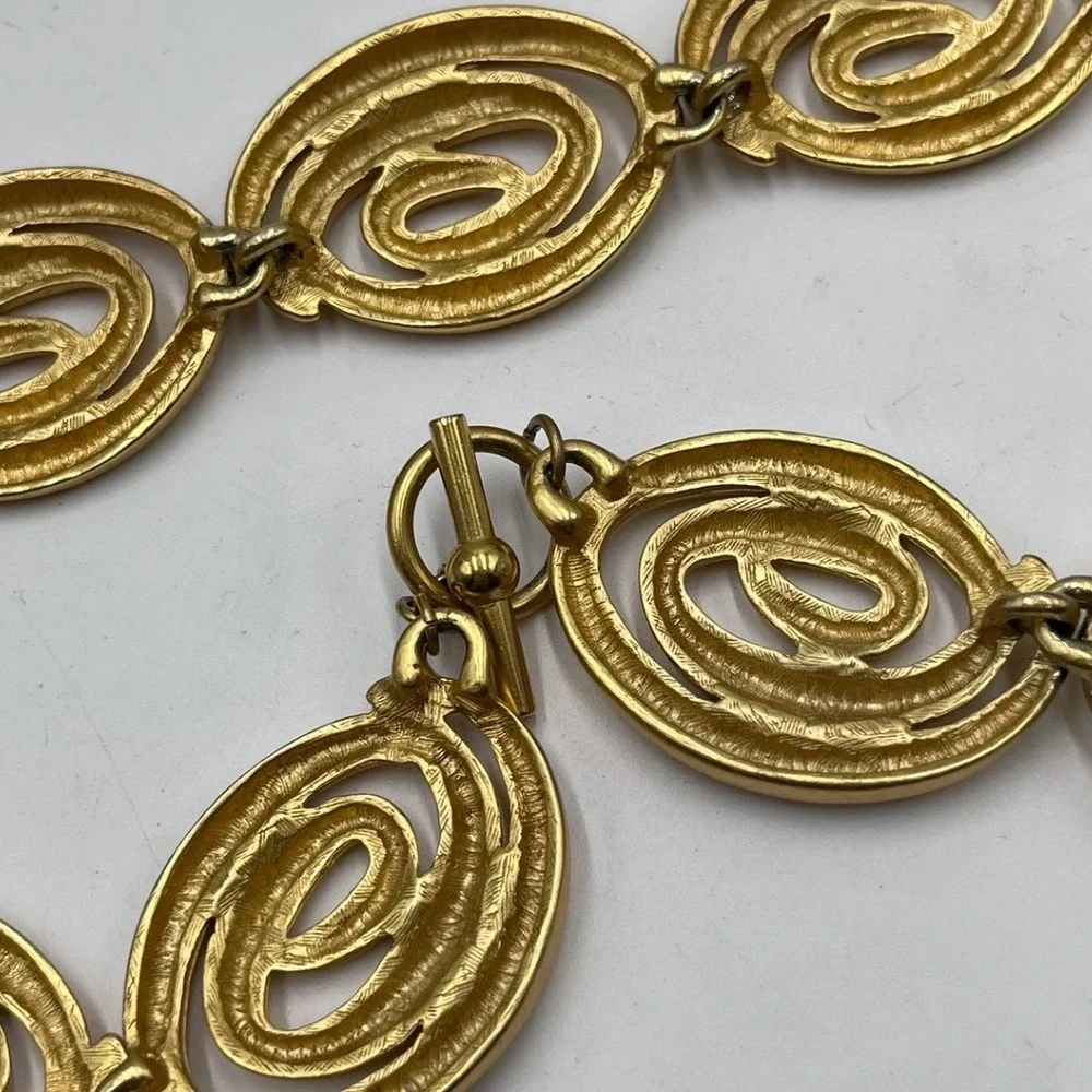 Vintage Modernist‎ Matte Gold Tone Satin Finish Swirl Link Toggle Necklace